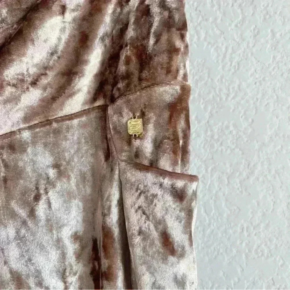 Fabletics Women’s Teddy High Waisted Velour Crossover Leggings Size L NWT - Picture 7 of 11